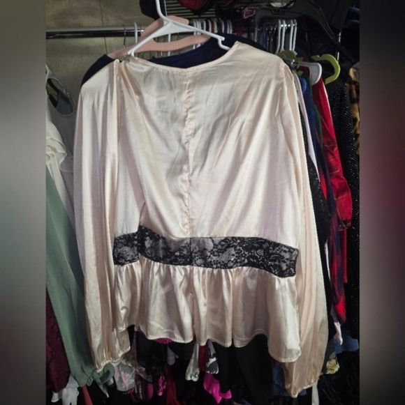🍁🍂Fashion nova pink satin &lace blouse 2x - Picture 5 of 6